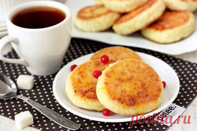 👌 Сырники с манкой, ссылки Творог 450 гр.
Сахар 2,5 ст.л.
Соль 1 щепотка
Манная крупа 4 ст.л.
Масло подсолнечное 80 мл.
Масло сливочное 30 гр.
Сахар ванильный 1 ч.л.
Яйцо 1 шт.
Мука 2 ст.л.