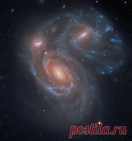Арп 272 / Интересный космос