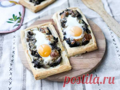 Слойки с грибами и яйцом — рецепт с фото пошагово