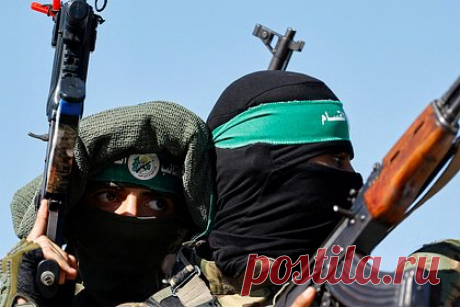 Стало известно число захваченных ХАМАС заложников из Израиля. Радикальное палестинское движение ХАМАС удерживает в заложниках не менее 150 человек, похищенных в Израиле. В свою очередь, президент Турции Реджеп Тайип Эрдоган дал поручение провести с представителями движения переговорный процесс по освобождению удерживаемых лиц. Об этом сообщает Takvim.