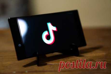 Роскомнадзор рассматривает возможность блокировки TikTok. Приложение продолжает работать в России, но в нем доступны ролики двухлетней давности.