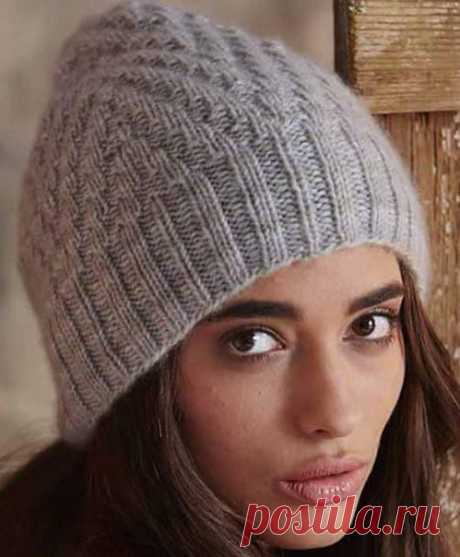 Стильная шапочка от Ashley Rao

(Vogue Knitting, Fall 2014) вязаная спицами

Мы предлагаем Вам шапочку от дизайнера Ashley Rao, которая была опубликована в авторитетном и знаменитом журнале для вязания Vogue Knitting, Fall 2014, без излишеств, близкую к классике, украшенную вписанными друг в друга мягкими треугольниками. Узор из коротких линий, образующий геометрический узор, весьма актуален в данном сезоне.

Шапочка вяжется круговыми спицами из кашемировой пряжи.

Для вяз...