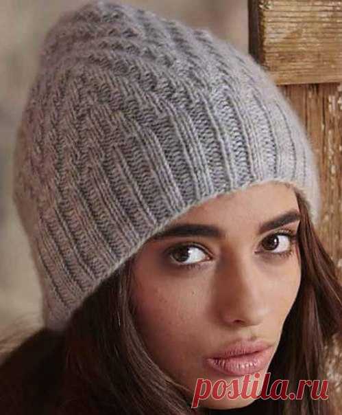 Стильная шапочка от Ashley Rao

(Vogue Knitting, Fall 2014) вязаная спицами

Мы предлагаем Вам шапочку от дизайнера Ashley Rao, которая была опубликована в авторитетном и знаменитом журнале для вязания Vogue Knitting, Fall 2014, без излишеств, близкую к классике, украшенную вписанными друг в друга мягкими треугольниками. Узор из коротких линий, образующий геометрический узор, весьма актуален в данном сезоне.

Шапочка вяжется круговыми спицами из кашемировой пряжи.

Для вяз...