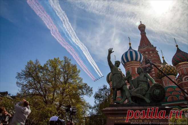 Взгляд изнутри Красной площади на парад