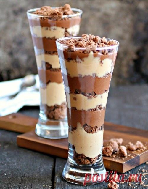 Semifreddo di mascarpone amaretti e cioccolato - Le ricette di Maria Grazia condividi Pinterest Twitter Facebook LinkedIn Stampa Ingredienti per 6 persone: 400 g di mascarpone 150 g di zucchero a velo 150 g di cioccolato fondente 100 g di amaretti 3 uova l pizzico di sale amaretti sbriciolati per decorare. Preparazione: Iniziate a preparare il semifreddo,in una ciotola mescolate il mascarpone con lo zucchero a velo, …