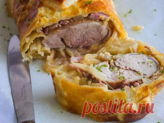 Свинина запеченная в тесте 

 
Ингредиенты: Свинина — 450 гр Ветчина — 200 гр Слоеное тесто — 2 листа Луковица — 1 шт Чеснок 2 зубчика Натертый сыр — 100 гр Яйцо — 1 шт Дижонская горчица Растительное масло Соль, черный перец
Ре…