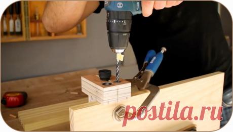 Как сделать кондуктор для сверления отверстий под шканты Здравствуйте, уважаемые читатели и самоделкины! Одним из классических и популярных разновидностей столярных соединений остается шкантовое. Этот способ, как и большинство других, весьма требователен к точности разметки и сверления. В данной статье автор YouTube канала «Gonzalo Ré» расскажет Вам, как