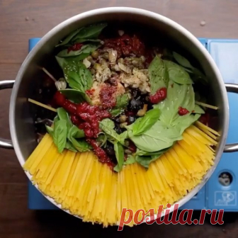Vegan Recipe Videos 🥗 в Instagram: «Easy peasy one pot pasta by @bosh.tv 🍝  Ingredients: 35 oz linguine 2 red onions, chopped 1 cup piccolo tomatoes 1 cup orange rapture…» 10.8 тыс. отметок «Нравится», 258 комментариев — Vegan Recipe Videos 🥗 (@veganrecipevideo) в Instagram: «Easy peasy one pot pasta by @bosh.tv 🍝  Ingredients: 35 oz linguine 2 red onions, chopped 1 cup…»