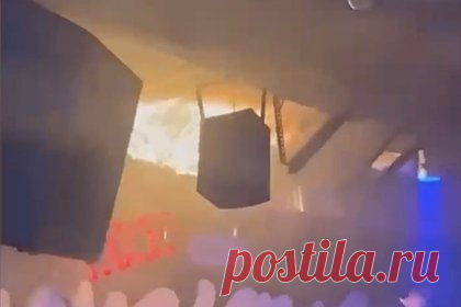 Названа причина пожара в российском ночном клубе. Пожар в ночном клубе Unique во Владивосток начался во время поздравления именниника — один из посетителей поджег потолок фейерверком. Об этом пишет «Известия». Ранее сообщалось, что прокуратура Владивостока проверит появившиеся в СМИ сообщения о пожаре, произошедшем в ночь на 25 декабря.