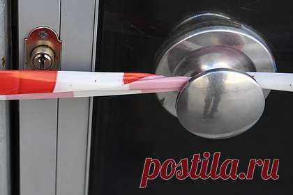 В Чехии опломбировали часть принадлежащей России недвижимости. В Чехии опломбировали часть принадлежащей России недвижимости. Речь идет примерно о 70 объектах недвижимости, расположенных в основном в Праге, Центральной Чехии и Карловых Варах. Замораживание российской госсобственности стало следствием внесения компании по управлению недвижимостью России за рубежом под санкции.
