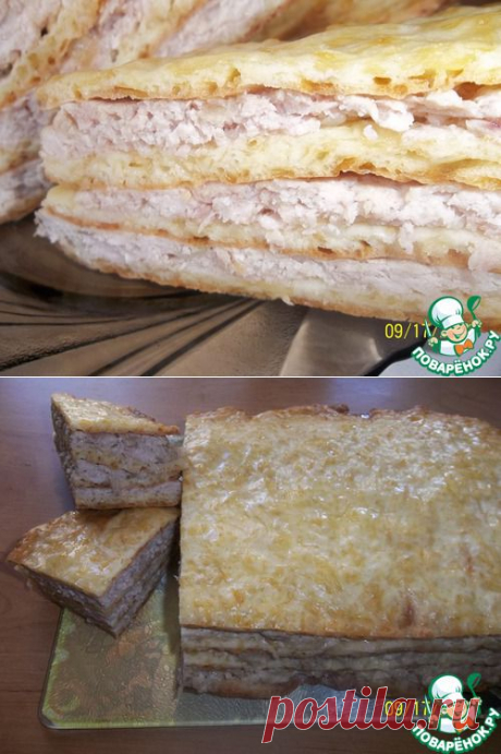 Слоеный сырный пирог с куриным фаршем.