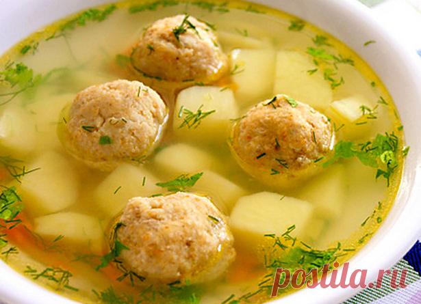 Суп с фрикадельками: 6 рецептов В поисках, что приготовить на ужин или обед из первых блюд, стоит обратить внимание на суп с фрикадельками. Для многих это любимый суп из детства. Он получается наваристым и сытным, а также содержит много питательных и полезных элементов. Готовится суп на скорую руку, быстро и несложно. Главная составляющая первого блюда – фарш. От него зависит целиком вкус супа. Фарш можно приобретать в магазине или на рынке. В таком случае, чтобы не нарват...