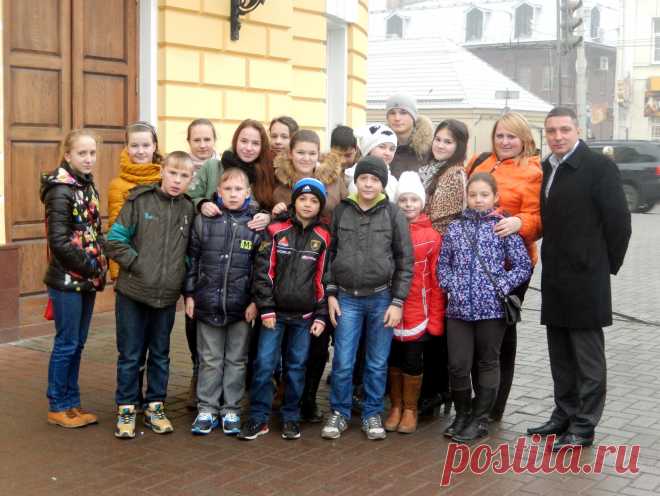 6 ноября 2014г.
Экскурсия в Ярославский Академический Театр Им. Волкова ученикам школы № 5 левобережного Тутаева, была организована депутатом Ярославской областной думы Алексей Калганов.
Огромное спасибо в организации руководству Первого Русского театра и Irina Plishina, Светлана Гофман...
Особое спасибо Ирине Юрьевне Козловой, которая провела эту замечательную экскурсию!!!