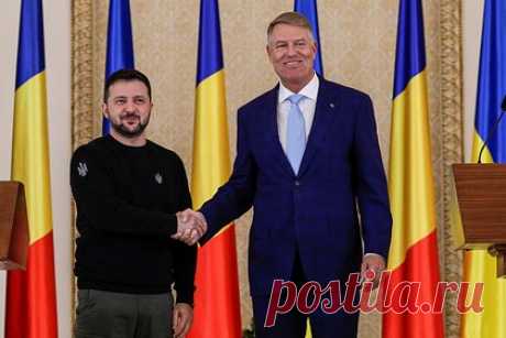 Зеленский в Румынии анонсировал открытие нового зернового коридора. Владимир Зеленский в Бухаресте анонсировал открытие нового зернового коридора через Румынию и Молдавию. «Мы уже достигли хороших результатов в развитии логистики в этом треугольнике, уже скоро заработает зерновой коридор из Украины через Молдову в Румынию», — сказал он.