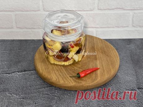 Если попался невкусный сыр, я готовлю из него деликатесные "Кубики" (подойдёт даже дешёвый сыр)  Срезаем с него всё лишнее: корочку, солим, перчим, режем кружочками, а потом на 4 части.
Варим в кипящей воде 10 минут, откидываем на дуршлаг, чтобы стекла вода.
Когда полностью остынет в рассоле, нарезаем на кубики, размером с маленький грецкий орех, высыпаем на противень, застеленный пекарской бумагой (чтобы не прилипло) , подсушиваем в духовке в течение часа при температуре 200 градусов.
За это …