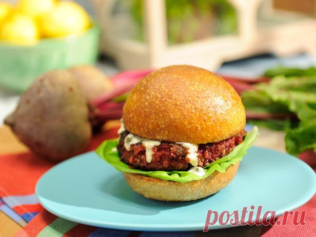 Бургер со свеклой и соусом айоли (французский чесночный соус) рецепт | Гранд кулинар