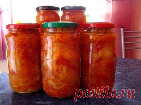 Салат &quot;Парамониха&quot;
2 кг помидор - дольками
1 кг лука - кольцами
1 кг моркови - на крупной терке
1 кг сладкого перца - соломкой
300 гр. растительного масла
300 гр. сахара
100 гр. 9% уксуса
2 ст.л. соли
Все нарезать, добавить растительное масло, сахар, уксус, соль, перемешать и варить 15 мин. после закипания. Разложить в подготовленные банки и закатать.