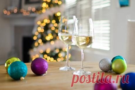 Еще в одном российском регионе чиновникам запретили новогодние корпоративы. В Туве запретили чиновникам проводить новогодние корпоративы. Об этом сообщило правительство российского региона на странице во «ВКонтакте». Соответствующее распоряжение подписал глава Тувы Владислав Ховалыг. Власти назвали неэтичным масштабное празднование Нового года с корпоративами и салютами.