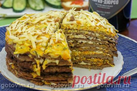 Печеночный тортик с копченым сыром. Рецепт с фото Некоторых членов семьи можно накормить печенкой, только приготовив печеночный торт. В другом виде она у нас редко подается, потому что сложно доказать, что печенка - это вкусно и полезно. Поэтому рецепт печеночного торта на сайте нет-нет да и появится. Этот вариант из говяжьей печени с прослойкой из копченого сыра и овощной пассеровки. Коржи получаются мягкими и хорошо сочетаются со вкусом сыра.