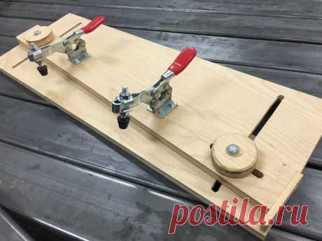 Every now and then I run into a cut that should be done with a tapering jig but since I’ve never had one, I generally get it done with some creative clamping. I finally ordered some toggle cl…