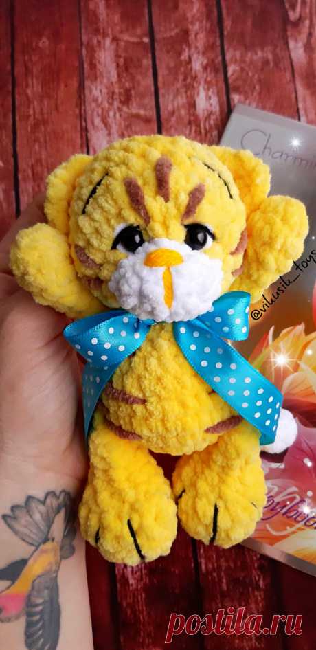 PDF Тигренок Роби и его друзья крючком. FREE crochet pattern; Аmigurumi doll patterns. Амигуруми схемы и описания на русском. Вязаные игрушки и поделки своими руками #amimore - тигр, заяц, зайчик, зайка, собака, собачка, щенок, кот, котик, котенок, кошка, кошечка.