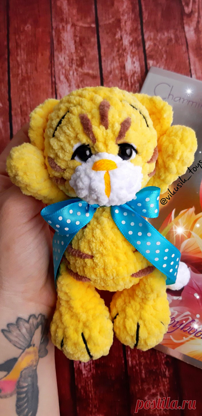 PDF Тигренок Роби и его друзья крючком. FREE crochet pattern; Аmigurumi doll patterns. Амигуруми схемы и описания на русском. Вязаные игрушки и поделки своими руками #amimore - тигр, заяц, зайчик, зайка, собака, собачка, щенок, кот, котик, котенок, кошка, кошечка.