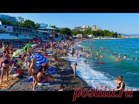 КРЫМ - НАРОДУ ПОЛНО, А ЦЕНЫ НА ЖИЛЬЁ И НА ПОКУШАТЬ УПАЛИ НИЖЕ ПЛИНТУСА. Набережная в Алуште.
