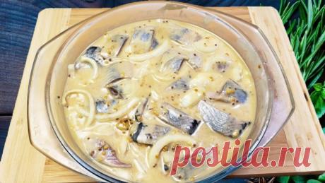 Круче красной рыбы. Селедка финских моряков.
Сегодня я расскажу, как приготовить селёдку по необычному рецепту. Этот маринад делает рыбу невероятно вкусной, и она съедается буквально моментально! Процесс приготовления очень простой, но результат вас приятно удивит.

Ингредиенты:- селедка малосольная - 2 шт
- лук - 2 шт
- горчица острая - 1,5-2 ст.л без горки
- горчица горошком - 2 ст.л
- соль - 0,5 ч.л
- мед - 1 ст.л с горкой 
- лимонный сок - 2 ст.л
- подсолнечное масло -...