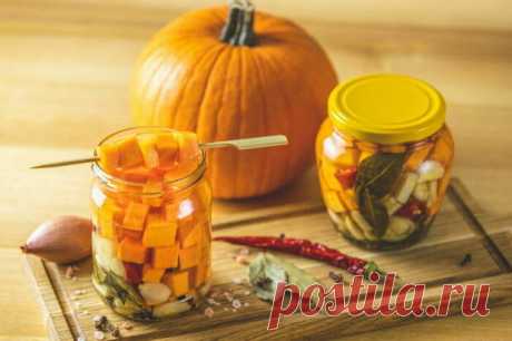 (31) Лучшие рецепты домашних заготовок из тыквы на зиму - БУДЕТ ВКУСНО! - медиаплатформа МирТесен Кулинарный потенциал тыквы очень широк. Из нее можно приготовить практически любое блюдо: густой витаминный смузи, нежный крем-суп, сладкий десерт к чаю, сытный гарнир, полезную кашу на завтрак, яркий соус к мясу, ароматную начинку для пирогов — тыква будет хороша в любом виде. А в салаты ее можно
