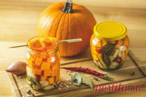 (31) Лучшие рецепты домашних заготовок из тыквы на зиму - БУДЕТ ВКУСНО! - медиаплатформа МирТесен Кулинарный потенциал тыквы очень широк. Из нее можно приготовить практически любое блюдо: густой витаминный смузи, нежный крем-суп, сладкий десерт к чаю, сытный гарнир, полезную кашу на завтрак, яркий соус к мясу, ароматную начинку для пирогов — тыква будет хороша в любом виде. А в салаты ее можно