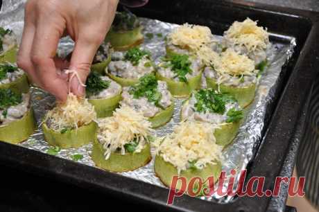 Наш любимый грибной жульен в кокотнице из кабачков Вкусно и оригинально!