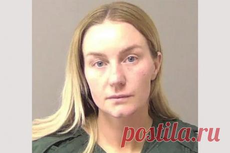 Учительница пригласила к себе домой 11-летнего школьника и занялась с ним сексом. В США арестовали учительницу из штата Иллинойс, которая изнасиловала шестиклассника. Элли Бардфилд из поселка Сион взяли под стражу после того, как в полицию обратилась мать 11-летнего пострадавшего. 2 апреля женщина рассказала следователям, что сын «стал вести себя иначе» после визита домой к учительнице.