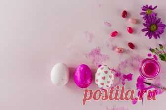 Holidays_Easter_Colored_background_Eggs_544270_1280x853.jpg (1280×853)
