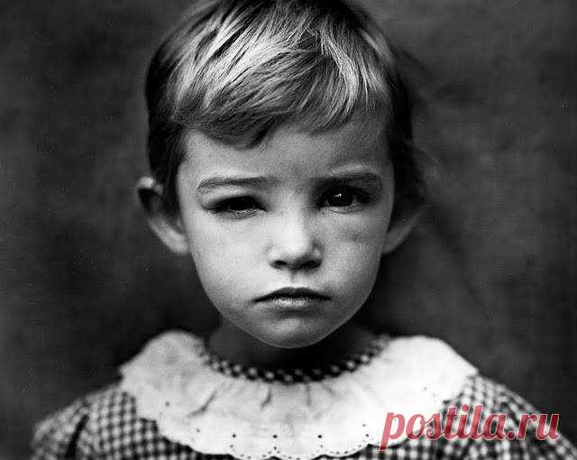 12 фактов про детские психотравмы и взрослых невротиков 

От семейного психолога Михаила Лабковского 
 
1. Многие считают себя интровертами, но интровертами они были не всегда. Просто в детстве они пытались поделиться с мамой и папой своими секретами и тут…