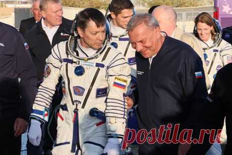 Российский космонавт поставил мировой рекорд по суммарному пребыванию в космосе. Российский космонавт, командир отряда космонавтов «Роскосмоса» и специальный корреспондент ТАСС на Международной космической станции (МКС) Олег Кононенко поставил мировой рекорд по суммарному пребыванию в космосе. Отмечается, что космонавт совершает пятый полет за свою карьеру.