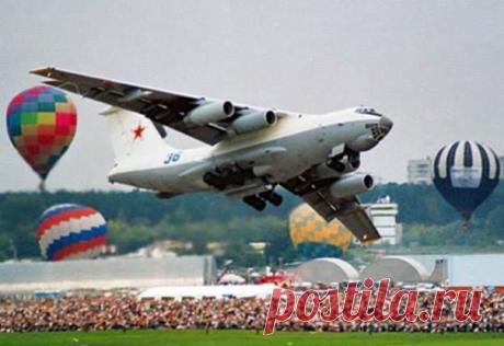 Авиасалон «МАКС-2015»
➨ Рубрика: ‪#‎Афиша_Интересная_Москва‬
12-й Международный авиационно-космический салон «МАКС» в 2015 году пройдет с 25 по 30 августа в подмосковном городе Жуковский.
Будут традиционно представлены новейшие образцы летательных аппаратов, пройдут научные конференции, зрелищные демонстрации и многое другое.