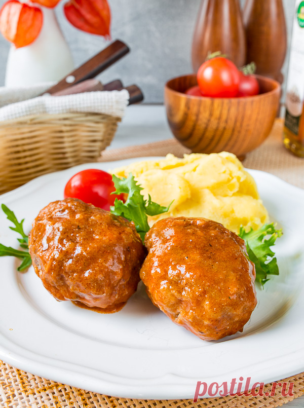 Котлеты в подливе на Вкусном Блоге Апдейт фото к рецепту от 15.08.2008 И снова о котлетах 🙂 . На этот раз они предстанут перед нами в новой для этого блога ипостаси – после обжаривания мы их протушим в подливе. Эдакий закос под тефтели (которые, к слову, мой муж есть не соглашается, в отличие от этих котлет).…