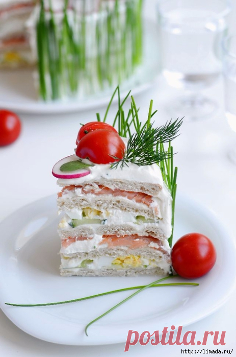Морской торт, с копченым лососем и вареными яйцами. рецепт приготовления