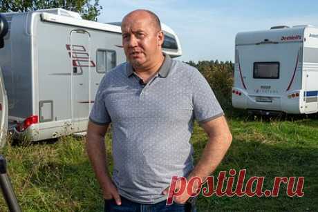 Сергей Бурунов вышел на связь после госпитализации с коронавирусом. Российский актер Сергей Бурунов вышел на связь после того, как его госпитализировали с коронавирусом. Артист рассказал, что в настоящий момент его состояние оценивается как стабильное, а также поведал, что решил «госпитализировать сам себя» после того, как почувствовал недомогание.