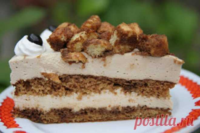 Кофейный торт с маскарпоне. Если хотите порадовать своих родных и близких, любителей кофейного аромата, обязательно приготовьте этот десерт! 
Сегодня предлагаем подробный рецепт торта с маскарпоне и йогуртом, который замечательно подходит и для воскресных чаепитий в кругу семьи, и для торжественных событий.
Приятный аромат кофейного ликера…