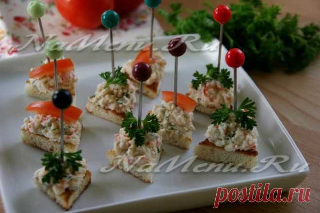 Канапе с крабовыми палочками и сыром, рецепт с фото