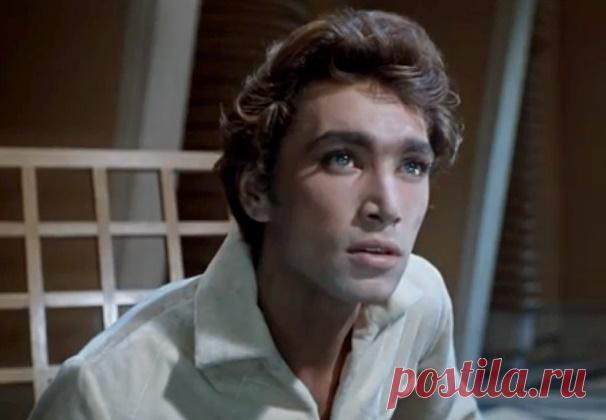 Советские мужчины хотели быть на них похожими, а советские женщины в них влюблялись. Представляем наш рейтинг самых красивых актеров советского кино.