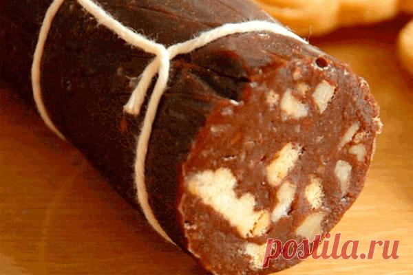 Сладкая «Колбаска» - Кулинарная страница

Сытный шоколадный десерт без выпечки в форме настоящей колбаски с кусочками орехов, легким ароматом ванили и вкраплениями рассыпчатого печенья… Этот торт — одно из самых приятных воспоминаний о детстве.