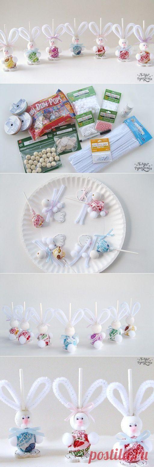 Делаем зайчат к празднику из чупа-чупсов