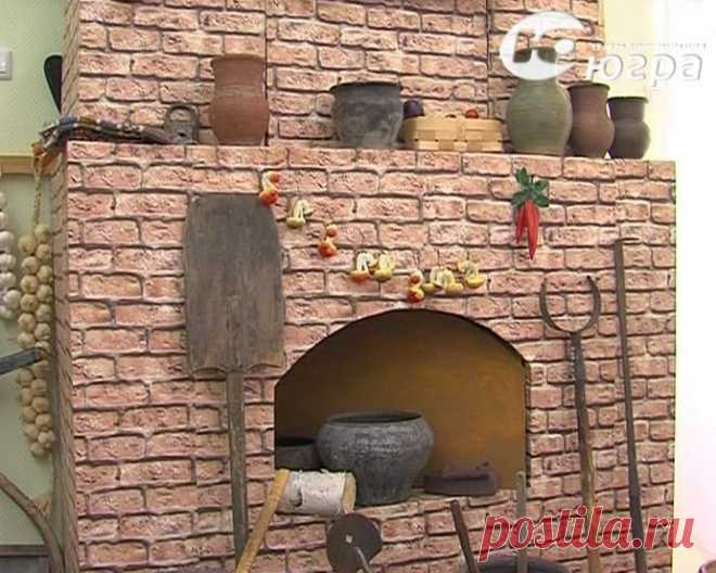 САМОВАР,  МАТРЕШКА, КОРЗИНА  С  ЯБЛОКАМИ, ЛАПТИ, ВАЛЕНКИ ,   КОРОМЫСЛА,   ВЕНОК ИВАНА  КУПАЛА………БАЛАЛАЙКА…. ГЛИНЯНАЯ  ИГРУШКА   …ГОРШОК    …ПЕЧКА… ПРЯЛКА …КАРЕТА ,  ЧУГУНОК …БОЧКА…ЛЕН….ГРИБЫ ,  ЯБЛОКИ...