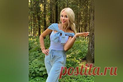 Российская модель пожалела о сделанной пластике груди. Российская модель и актриса Алена Кравец заявила, что жалеет о решении сделать пластическую операцию, чтобы исправить форму груди. Светская львица порассуждала о желании женщин что-то менять в себе при помощи пластики. По ее словам, погоня за вечной молодостью часто оканчивается трагедиями.