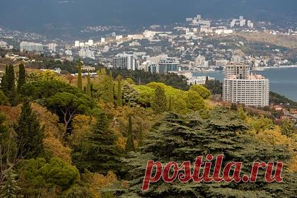 В Крыму исключили возобновление подачи воды с Украины. Первый вице-спикер крымского парламента Ефим Фикс заявил, что власти полуострова не ставили и не будут ставить вопрос о возобновлении подачи воды с Украины по Северо-Крымскому каналу. «Пусть эта вода останется им, если эти негодяи перещеголяли в своем варварстве даже нацистов», — заявил он.