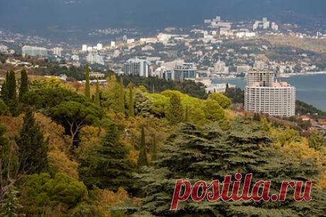 В Крыму исключили возобновление подачи воды с Украины. Первый вице-спикер крымского парламента Ефим Фикс заявил, что власти полуострова не ставили и не будут ставить вопрос о возобновлении подачи воды с Украины по Северо-Крымскому каналу. «Пусть эта вода останется им, если эти негодяи перещеголяли в своем варварстве даже нацистов», — заявил он.