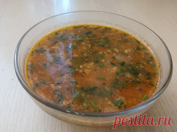 ПОСТНЫЙ СУП ХАРЧО. Автор фото-рецепта Наталья Камальдинова
Продукты
1,4 литра воды
1/3 стак. риса
1/4 стак. грецких орехов
3 ст. л. растительного масла
1 ст. л. томатной пасты
2 ч. л. соли
3 помидора
2 зубчика чеснока
1 репчатая луковица
1/2 пучка кинзы
1/2 пучка петрушки
1/2 пучка укропа
1/2 перчика чили

Приготовление
1. Помидоры очистите от кожицы, нарежьте на мелкие кубики. Очистите перец чили от семян, нарежьте как можно мельче. Чеснок и лук почистите, зелень промойте...