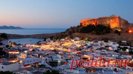 Греция: 6 главных курортов | Журнал "JK" Джей Кей Этим летом отпуск в Греции — вдвойне удачная идея, поскольку местные отели не стали к сезону поднимать цены на проживание. Рассказываем о главных курортах этой гостеприимной страны и даем советы, что обязательно нужно сделать, оказавшись на Родосе, Корфу и Крите.